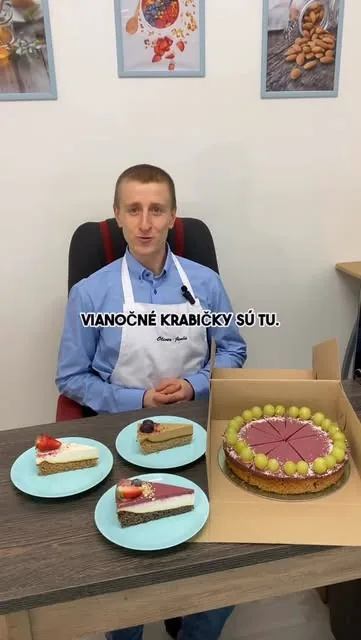 Kúsky tort na tanieroch a celá torta v krabici